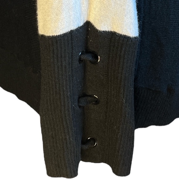 Soho jeans EUC black tan and white block lightweight crew neck sweater. X-Large - Picture 4 of 5